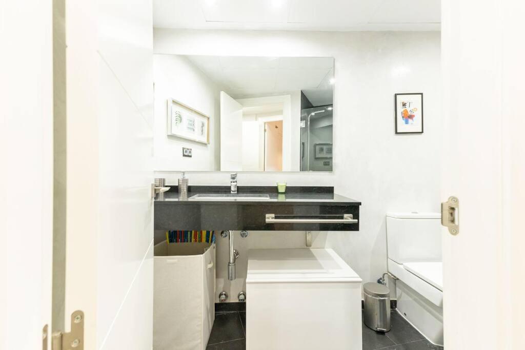 Pajaritos Center Suite By Valcambre Sevilla Dış mekan fotoğraf